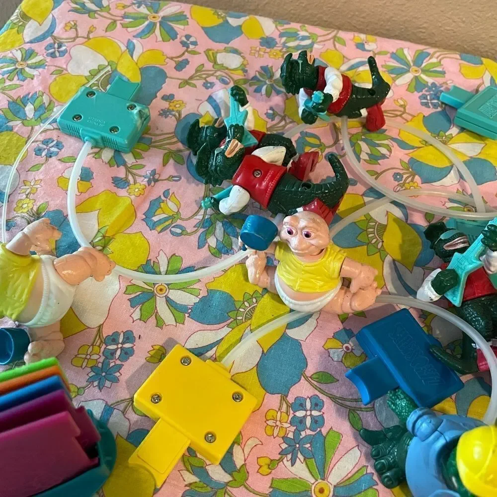 Vintage Lot of 90’s Dinosaur Moveable Toys!